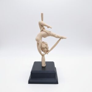 Estatueta de Tecido Acrobática